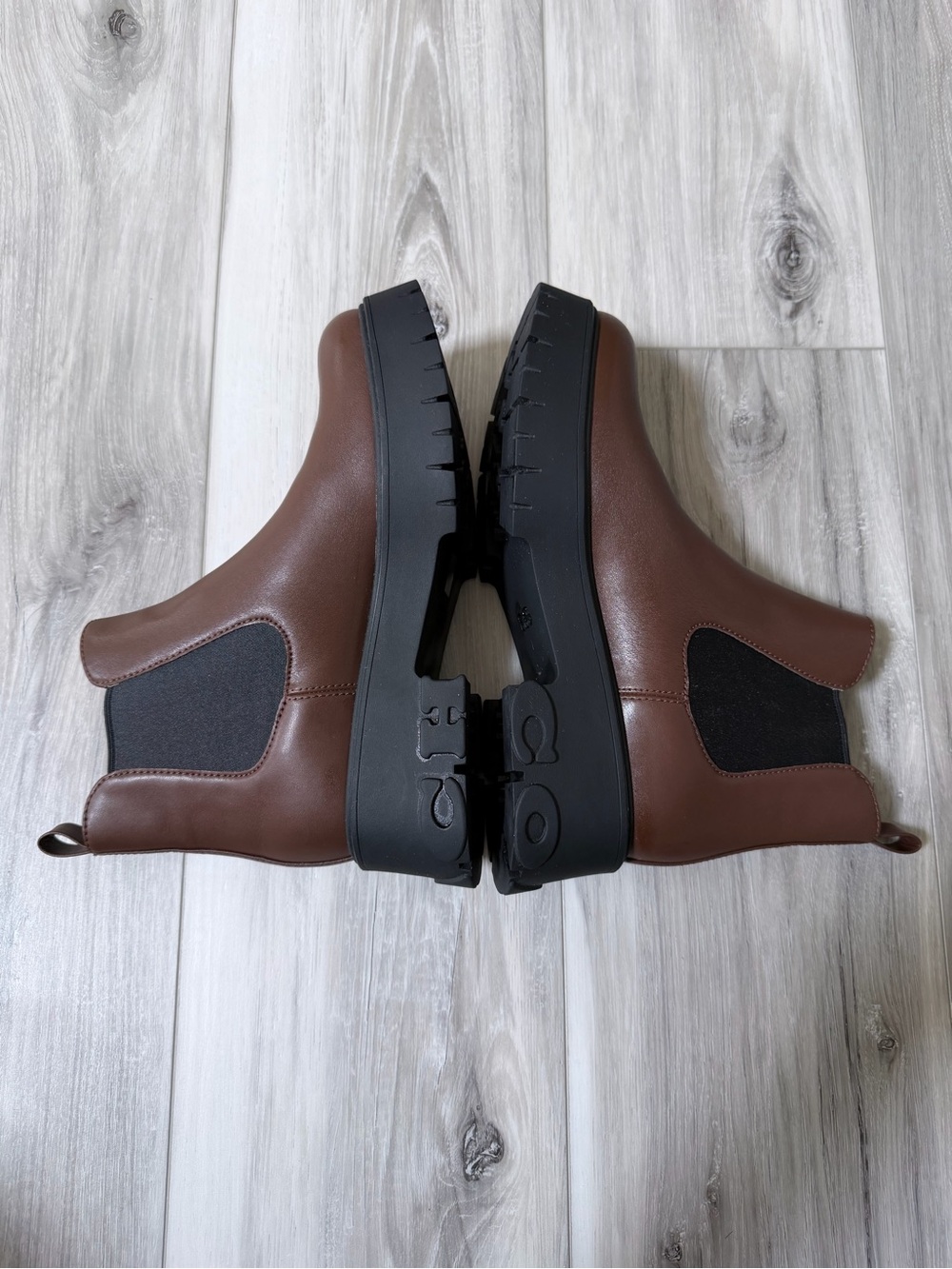 Coach CM588 Brown Leather Chelsea Lug Boots Women’s 7B - Picture 6 of 10